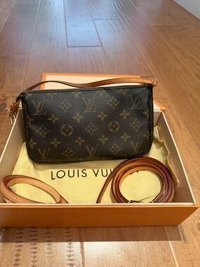 Authentic Louis Vuitton Monogram Pochette - Brown & Tan